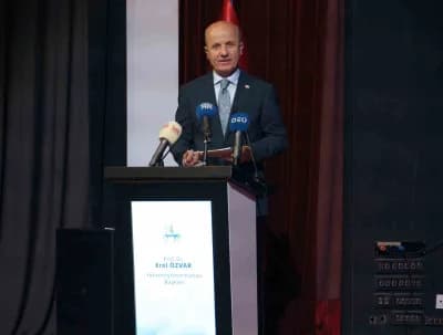 Yükseköğretim Kurulu Başkanı Erol Özvar, Dokuz Eylül Üniversitesi akademik yıl açılış töreninde konuşma yaparken
