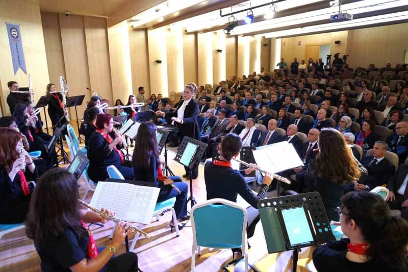 Yükseköğretim Kurulu (YÖK) Başkanı Erol Özvar, üniversitelerde çoktan seçmeli sınav yönteminin yaygınlaşmasını doğru bul