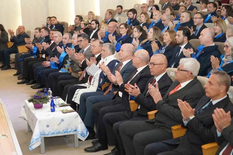 Yükseköğretim Kurulu (YÖK) Başkanı Erol Özvar, üniversitelerde çoktan seçmeli sınav yönteminin yaygınlaşmasını doğru bul