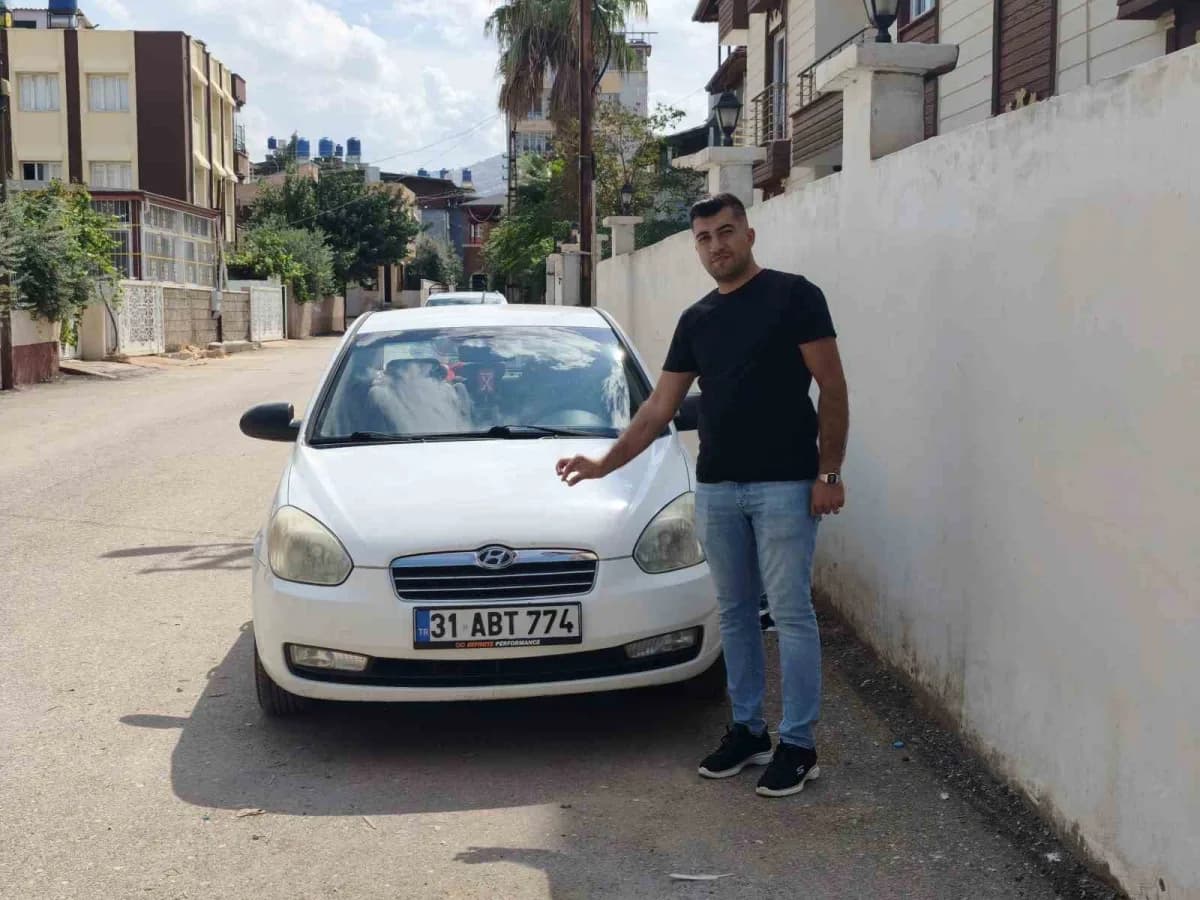 Hatay Reyhanlı'da düğün sırasında aracın kaputuna ve tamponuna isabet eden yorgun mermi