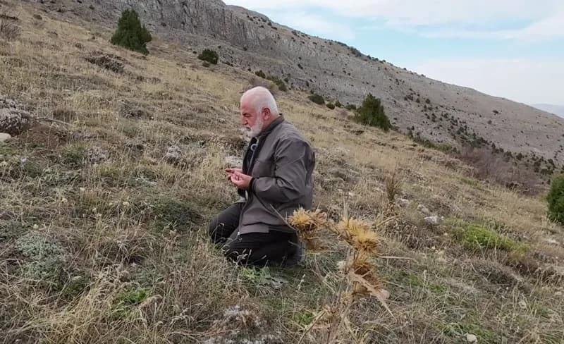 Yozgat Akdağ zirvesinde ezan okuyan ve namaz kılan Süleyman Kandemir