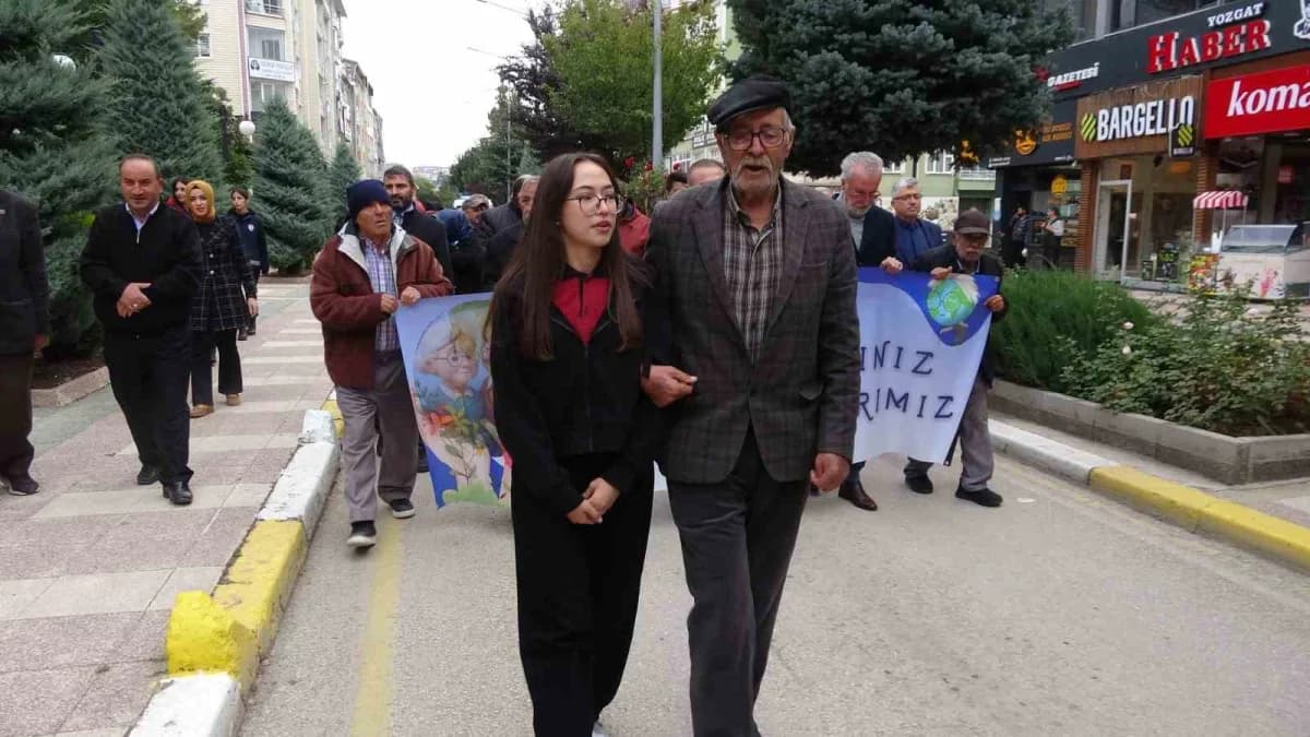 Yozgat’ta 1 Ekim Dünya Yaşlılar Günü dolayısıyla farkındalık yürüyüşü düzenlendi.-