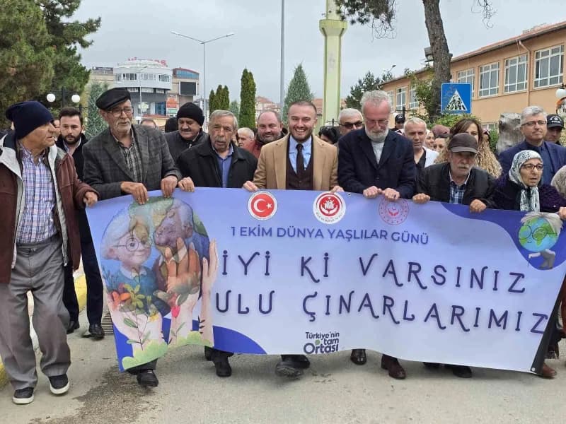 Yozgat’ta 1 Ekim Dünya Yaşlılar Günü dolayısıyla farkındalık yürüyüşü düzenlendi.-