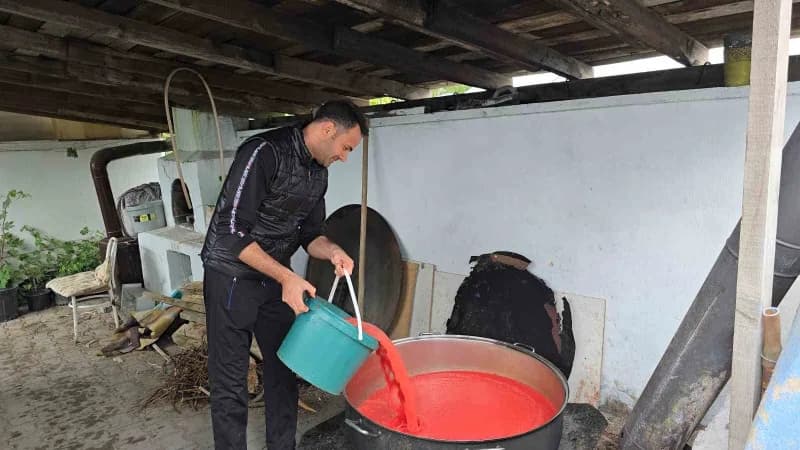 Yozgat'ın Sorgun ilçesinde yaşayan üç arkadaş doğal, hijyenik ve ekonomik olmasının yanı sıra eşlerine de yardımcı olmak