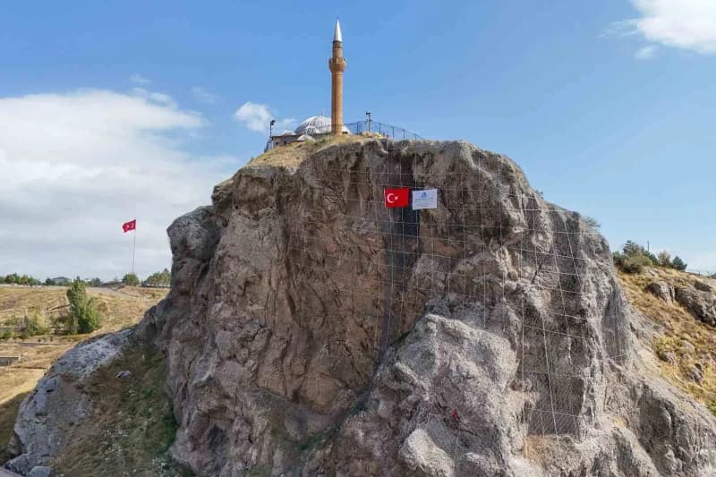 Yukarı tekke kayalıklarında ıslah çalışmaları tamamlandı