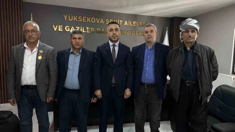 Hakkari'nin Yüksekova ilçesinde Şehit Aileleri ve Gaziler Dayanışma Derneği, ortaokul öğrencilerini ağırlayarak vatan ve