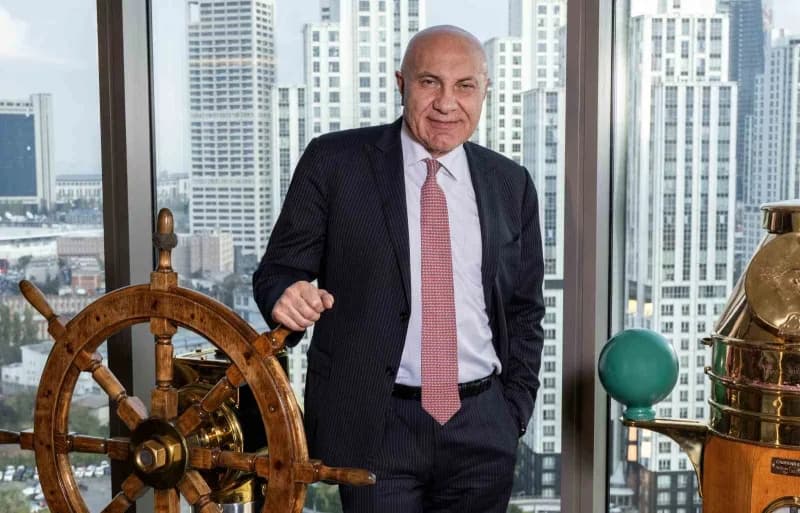 Samsunspor Başkanı Yüksel Yıldırım basın açıklaması yaparken