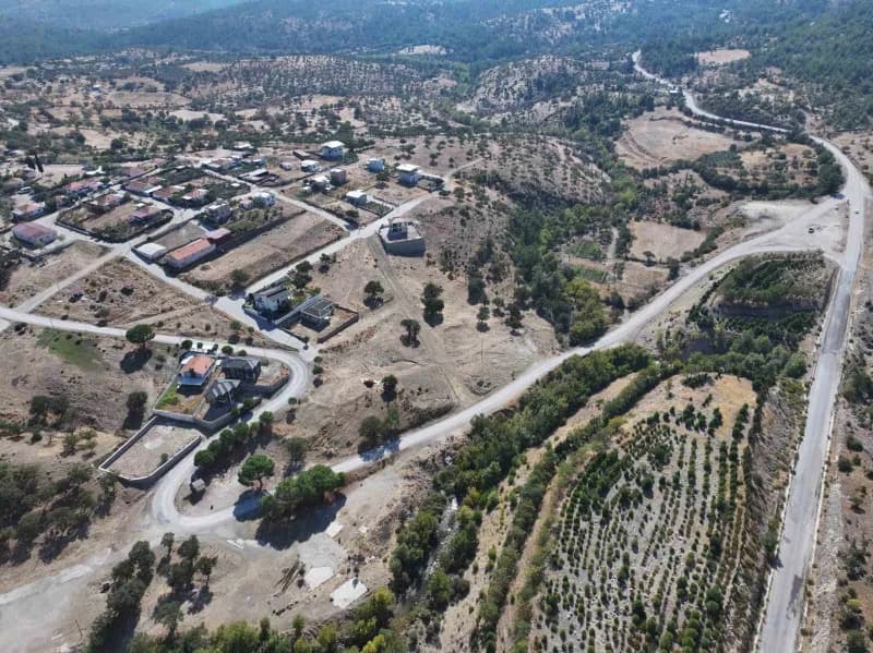 Manisa Yuntdağı bölgesinde yenilenen asfalt yollar ve çalışma ekipleri