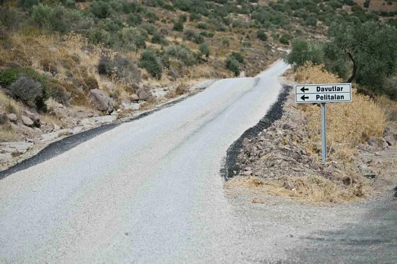 Manisa’nın Yunusemre ilçesindeki Yuntdağı bölgesinde yıllardır ulaşımda sorun yaşanan 6 mahallenin bağlantı yolları yeni
