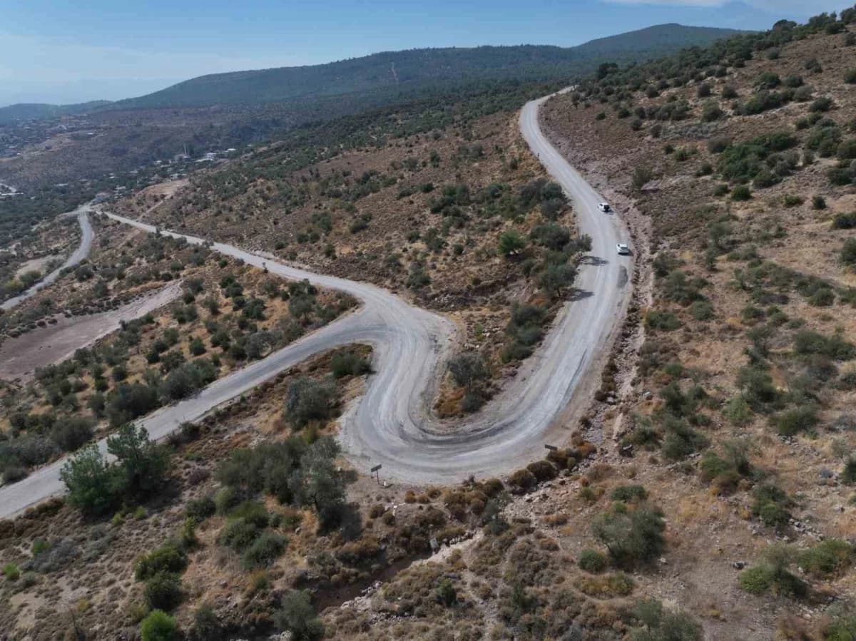 Manisa’nın Yunusemre ilçesindeki Yuntdağı bölgesinde yıllardır ulaşımda sorun yaşanan 6 mahallenin bağlantı yolları yeni
