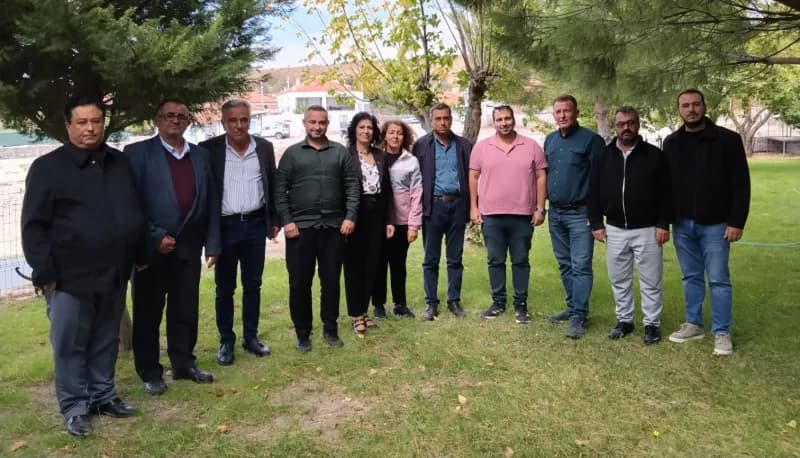 Manisa Yuntdağı bölgesinde Dumanlı Su kaynağı ve yenileme çalışmaları için iş birliği yapan muhtarlar ve belediye ekiple