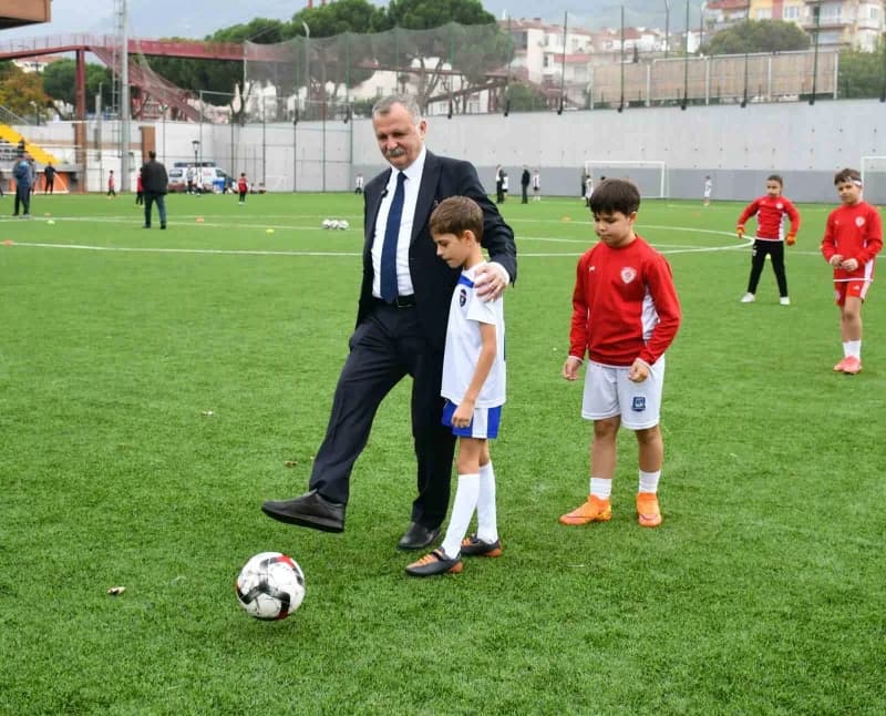 Yunusemre Belediyesi tarafından 29 Ekim Cumhuriyet Bayramı kapsamında düzenlenen Futbol Turnuvası, 1