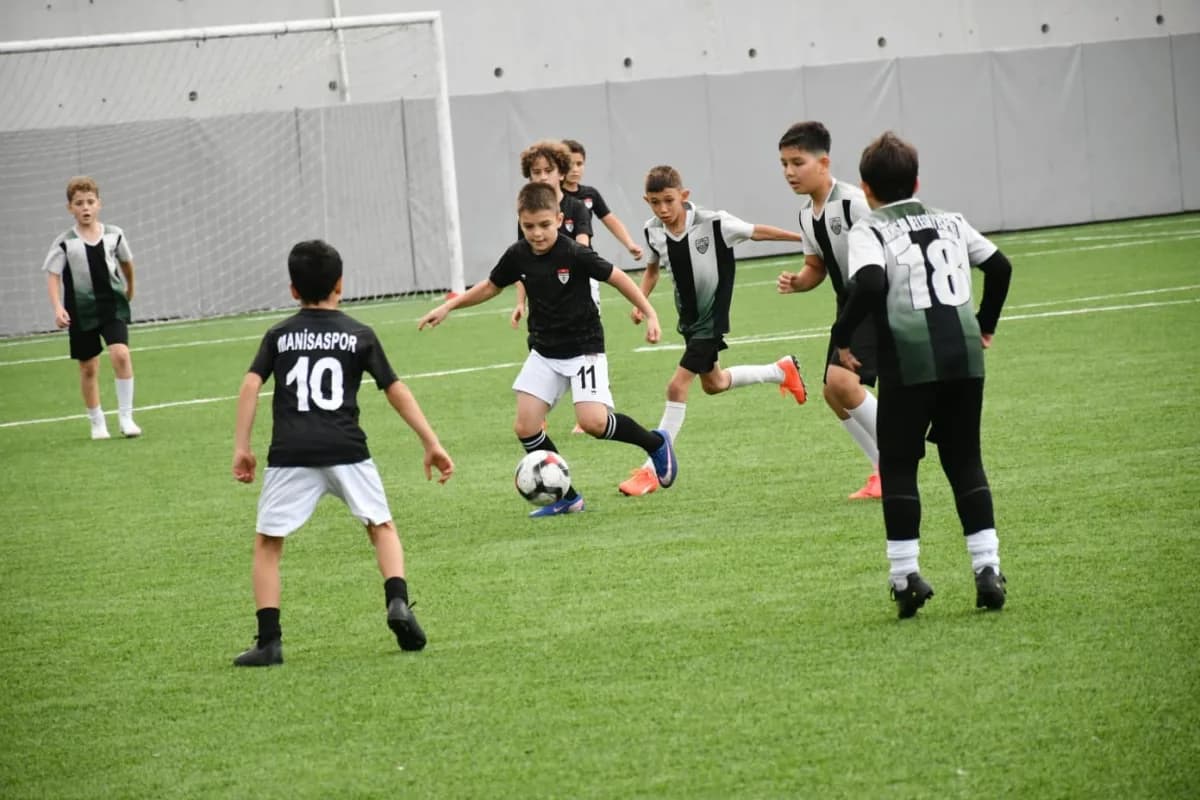Yunusemre Belediyesi tarafından 29 Ekim Cumhuriyet Bayramı kapsamında düzenlenen Futbol Turnuvası, 1
