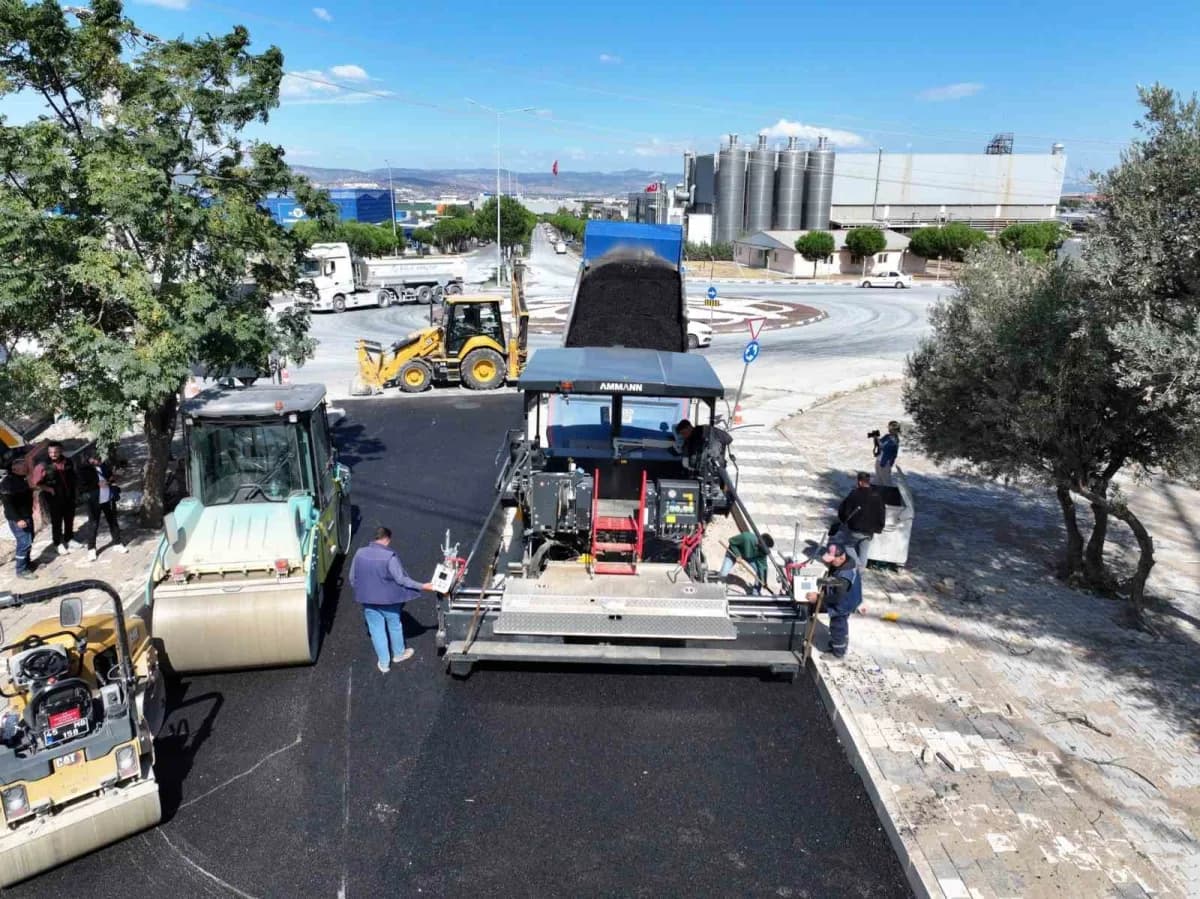 Manisa Büyükşehir Belediyesi, Yunusemre ilçesine bağlı Emlakdere Mahallesi’nde Yukarı ve Aşağı Mahalle sakinlerinin yoğu