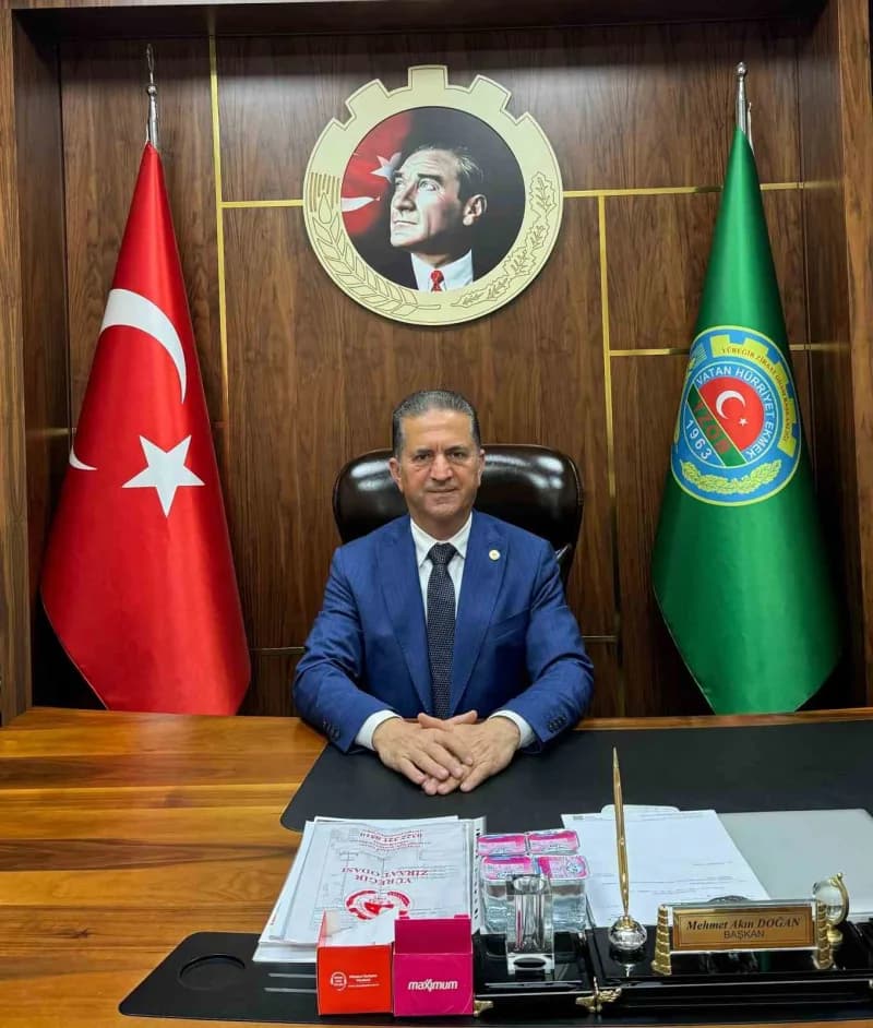 Yüreğir Ziraat Odası Başkanı Mehmet Akın Doğan basın açıklaması yaparken