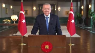 Cumhurbaşkanı Recep Tayyip Erdoğan video mesaj yayınlarken