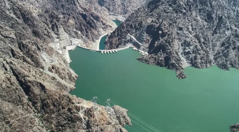 Artvin’deki Yusufeli Barajı ve HES, kurak geçen 2025 yılında rekor seviyede Elektrik üretirken, düze