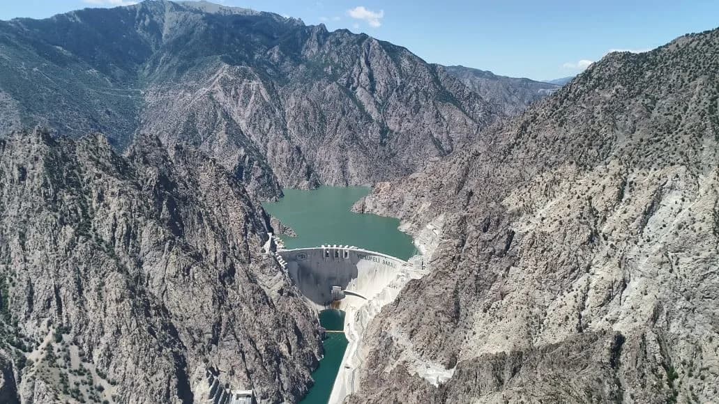 Artvin’deki Yusufeli Barajı ve HES, kurak geçen 2025 yılında rekor seviyede Elektrik üretirken, düze