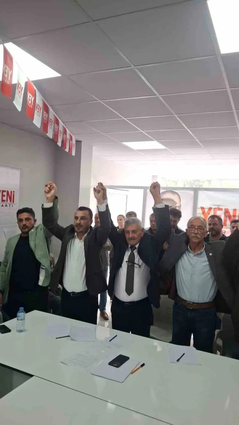 YENİ Parti Selendi İlçe Başkanlığı Kongresi’nde 207 oy alan kurucu İlçe Başkanı Zeki Özkan, yeniden başkanlığa seçildi.
