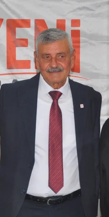 YENİ Parti Selendi İlçe Başkanlığı Kongresi’nde 207 oy alan kurucu İlçe Başkanı Zeki Özkan (Fotoğraftaki), yeniden başka