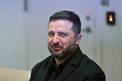 Ukrayna Devlet Başkanı Vladimir Zelenskiy basın açıklaması yaparken