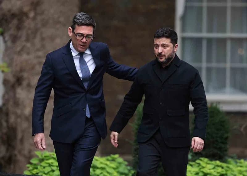 İngiltere Başbakanı Burnham, başkent Londra’daki Başbakanlık konutunda Ukrayna Devlet Başkanı Vladimir Zelenskiy ile bir