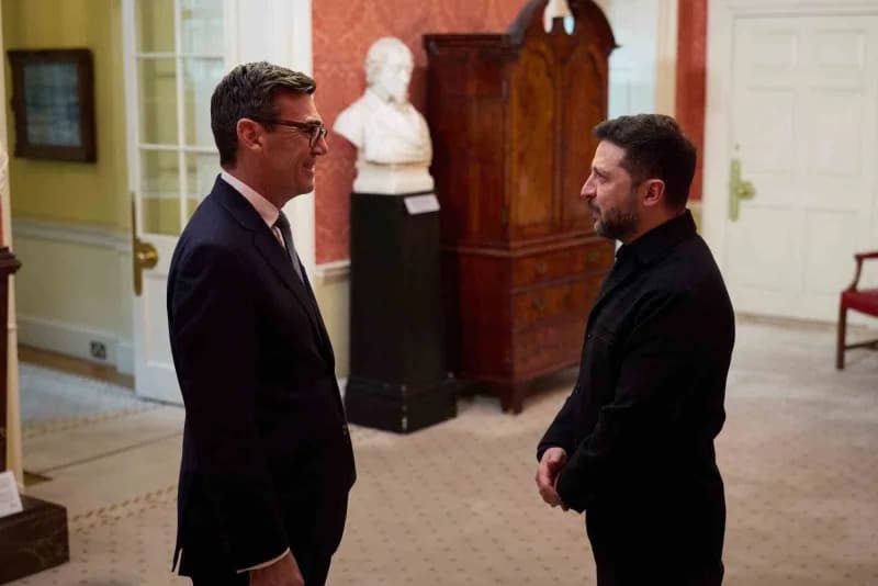 İngiltere Başbakanı Burnham, başkent Londra’daki Başbakanlık konutunda Ukrayna Devlet Başkanı Vladimir Zelenskiy ile bir