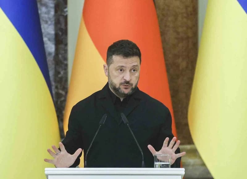 Zelenskiy, Trump ve Putin arasındaki dizel yakıt anlaşmasına tepki gösterdiği basın açıklamasında konuşuyor