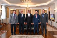 Erzurum Valisi Aydın Baruş, Zengezur Koridoru toplantısına destek veren Erzurum Kalkınma Vakfı yetkilileriyle bir arada