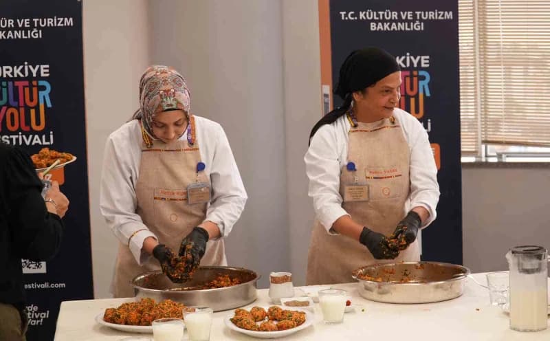 Zeugma Mozaik Müzesi, sergilerden geleneksel sanat atölyelerine, çocuklara yönelik programlardan Kültürel Miras etkinlik