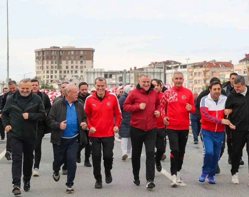 Zeytinburnu sokaklarında Cumhuriyet Koşusu heyecanı yaşandı
