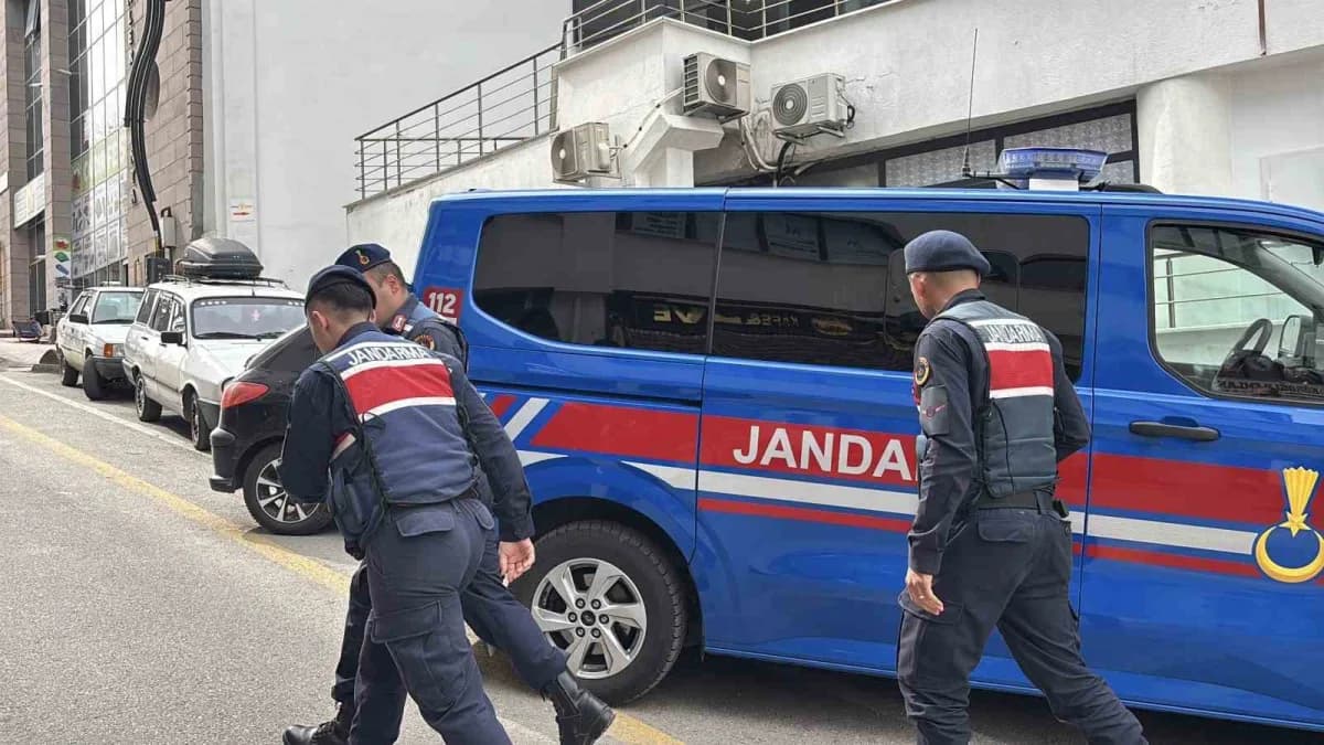 Bolu Manavlar ve Pazarcılar Esnaf Odası Başkanı Mustafa Altındal mahkeme salonunda savunma yapıyor