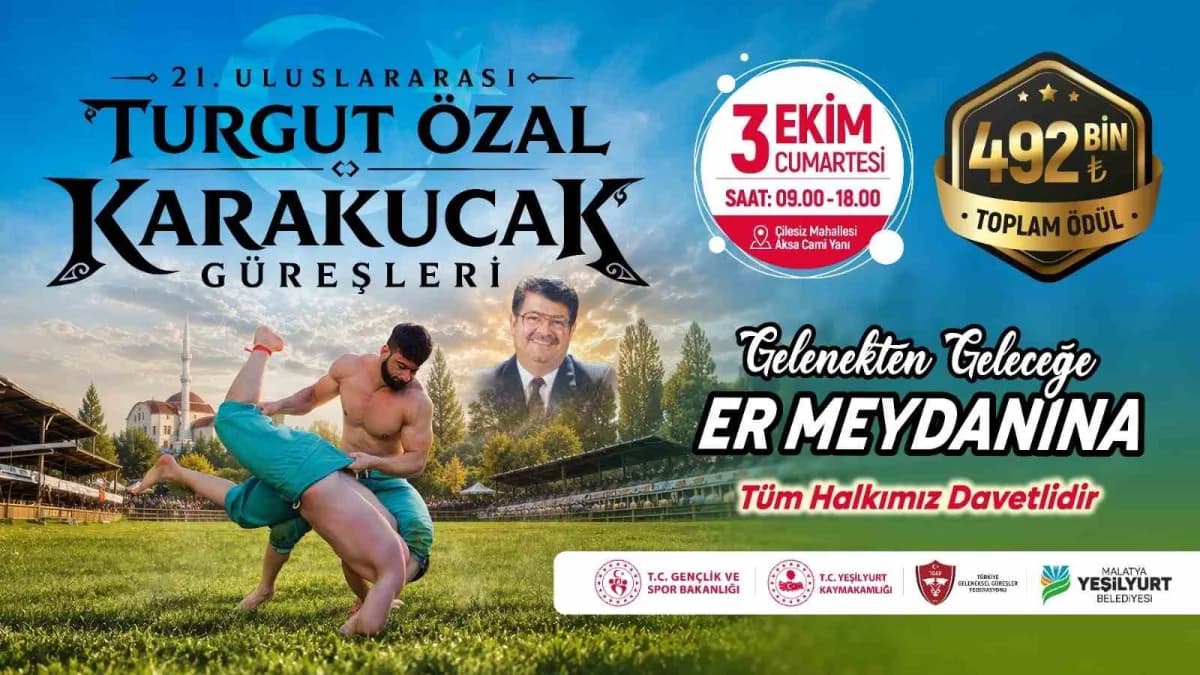 Malatya'da 21. Uluslararası Turgut Özal Karakucak Güreşleri etkinliğinde er meydanında güreşen pehlivanlar