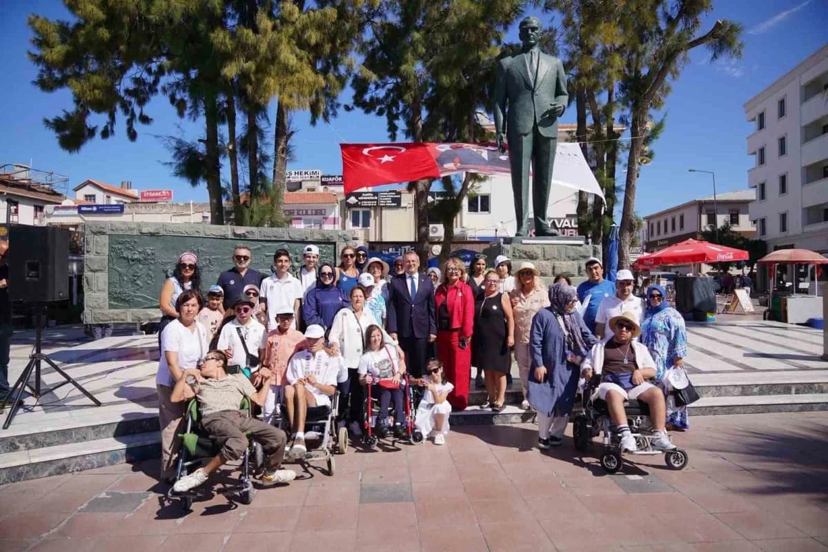 Ayvalık'ta 34. Engelliler Kültür, Sanat ve Spor Şenlikleri açılış töreninden bir kare