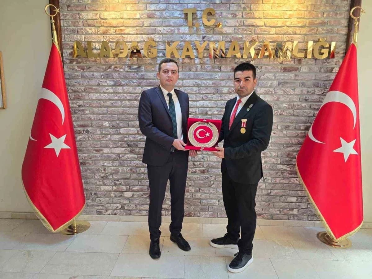 Adana'da Gaziler Günü'nde gaziyi tornavidalı saldırı ile darp eden kiracı