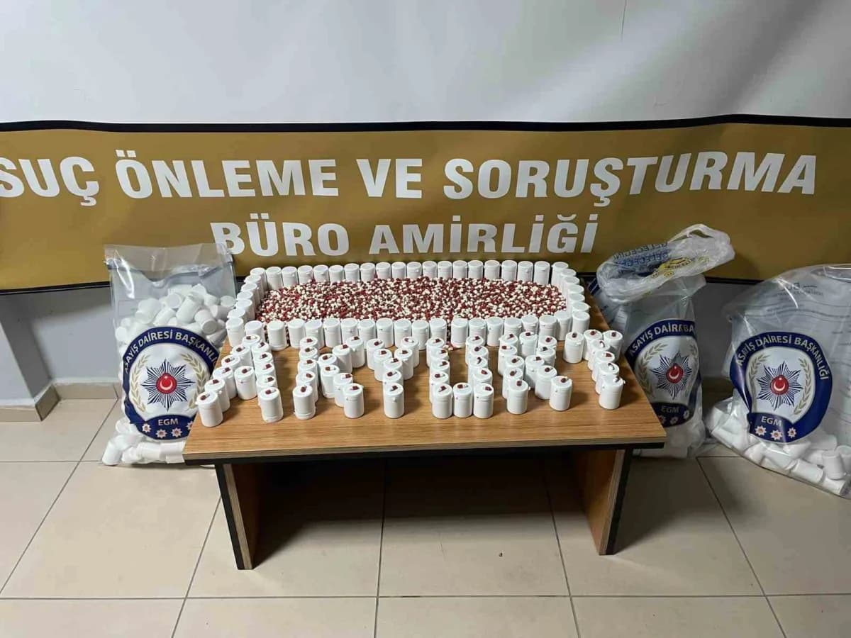 Ankara Akyurt’ta uyuşturucu operasyonunda ele geçirilen sentetik ecza kutuları