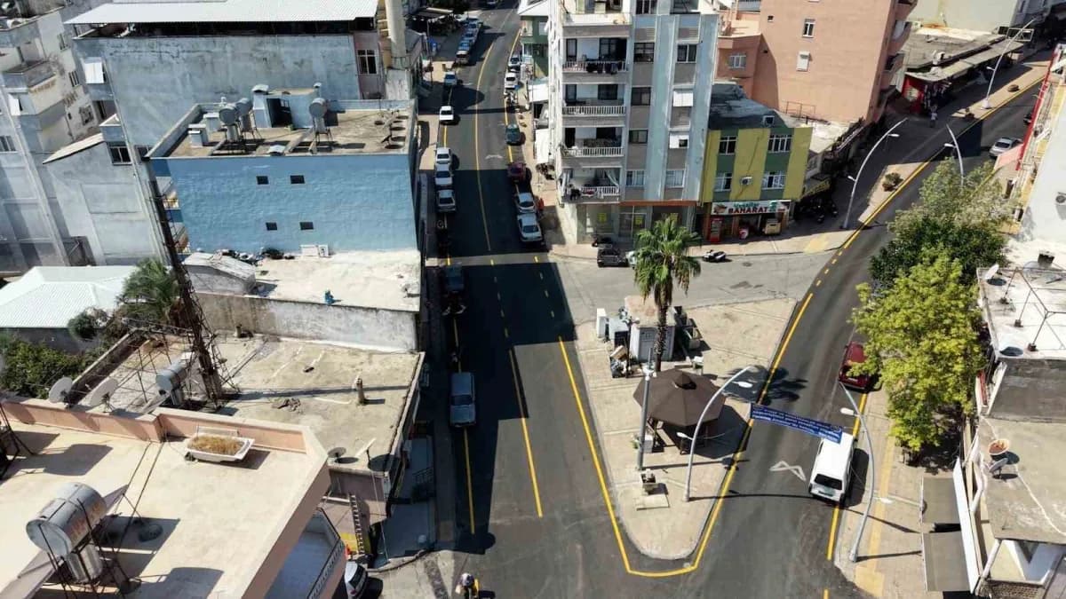 Mersin Anamur’da sıcak asfalt serimi yapılan cadde ve yol çalışmaları