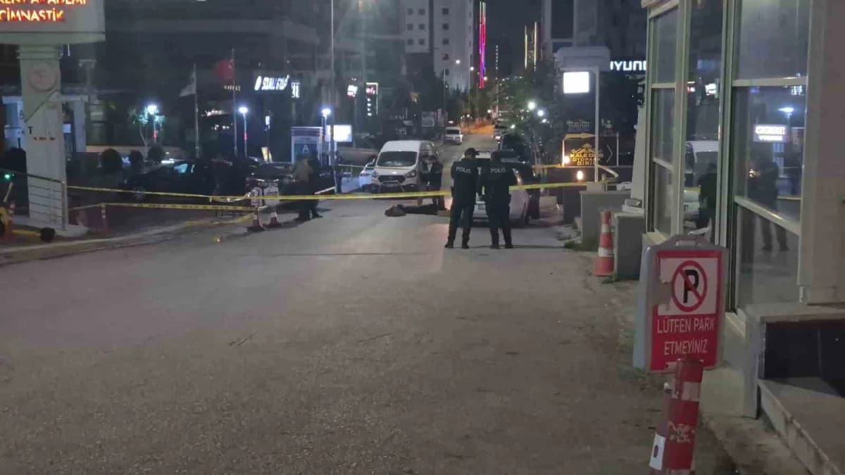 Ankara Çankaya'da alacak-verecek kavgası sonrası polis ekipleri olay yerinde inceleme yapıyor