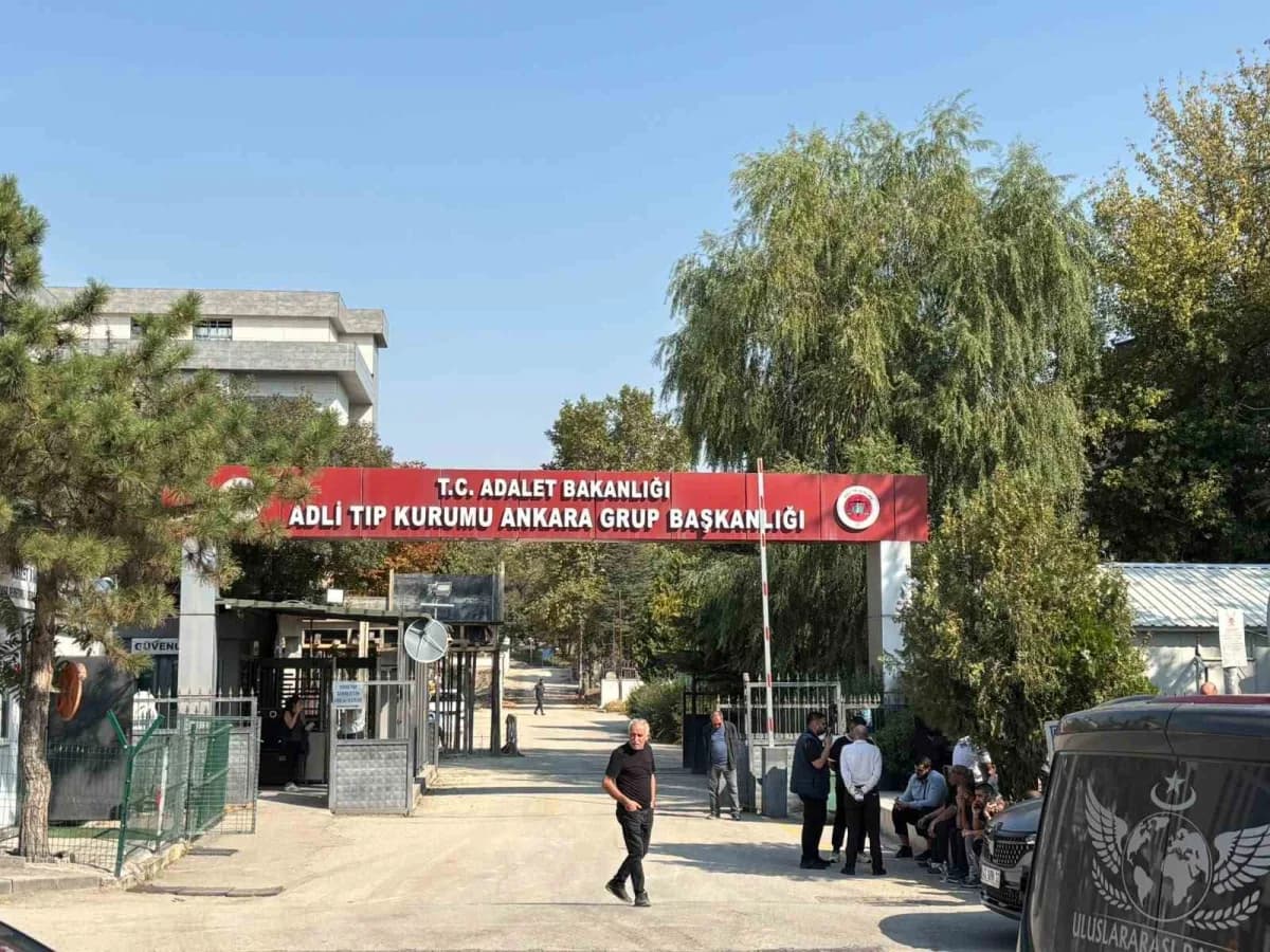 Ankara Yenimahalle’de üç arkadaşını öldüren zanlının intihar ettiği olay yeri