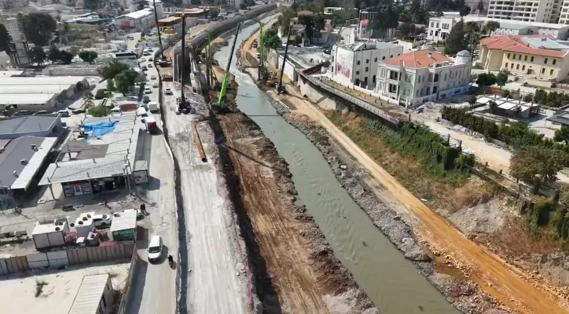 Hatay Valisi Mustafa Masatlı, Asi Nehri Islah Çalışmaları kapsamında Ata Köprüsü’nde inceleme yaparken