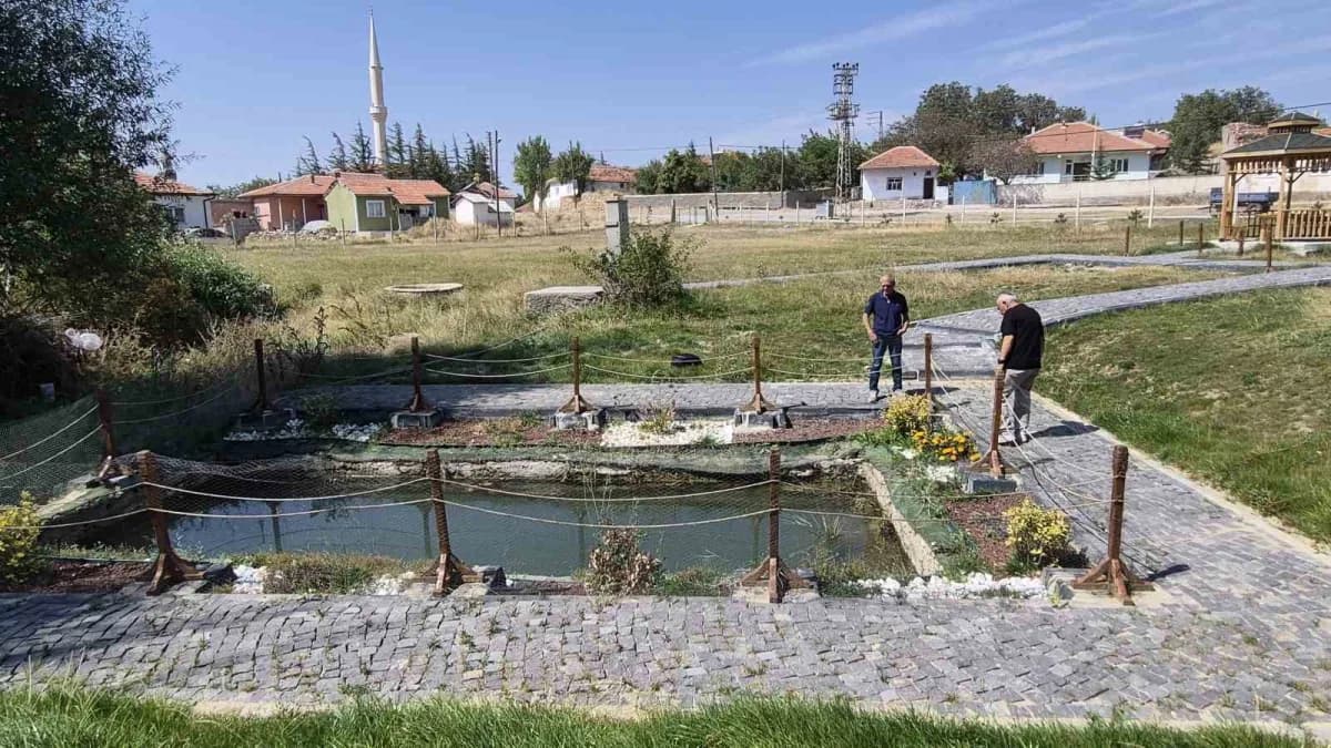 Yozgat Sarıkaya Kargalık köyündeki 2 bin yıllık Roma dönemi antik taş havuz kalıntısı