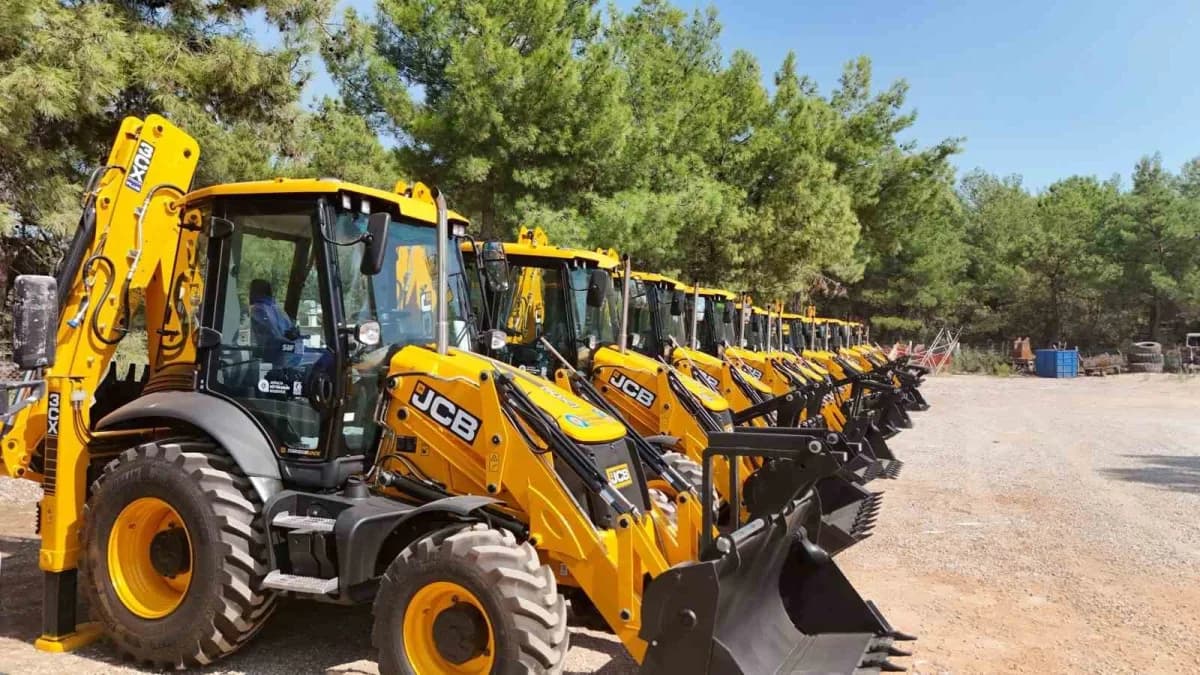 ASAT araç filosuna dahil edilen yeni iş makineleri Antalya'da sahada görev yapıyor