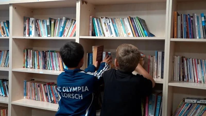 Atakum Belediyesi Kitabın Biletin Olsun kampanyası kapsamında toplanan kitaplar ve kampanya etkinliği