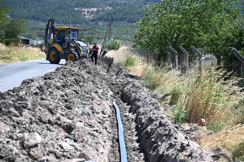 Manisa Soma Avdan Mahallesi’nde yenilenen içme suyu hattı çalışması ve modern borular