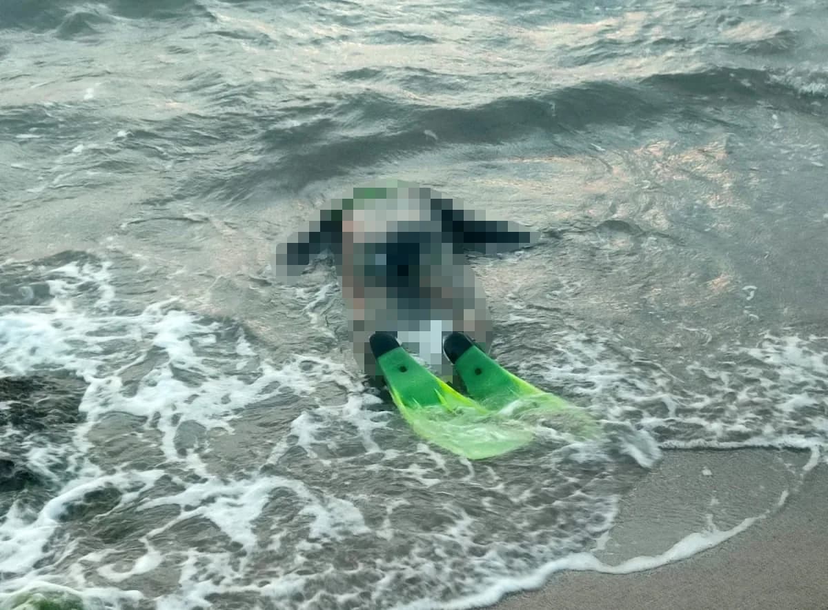 Aydın Didim Taşburun sahilinde dalgıç kıyafetli bir kişinin cansız bedeni kıyıda bulunuyor
