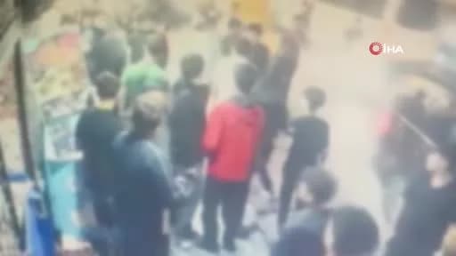Bağcılar'da sosyal medyada başlayan tartışmanın ardından bıçaklı kavga yaşanan sokak görüntüsü