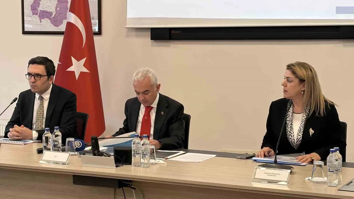 Kırklareli Valiliği önünde Bağımlılıkla Mücadele İl Kurulu toplantısı yapılıyor