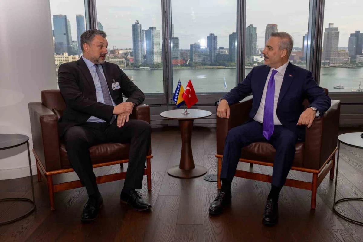 Dışişleri Bakanı Hakan Fidan ve Bosna Hersek Dışişleri Bakanı Elmedin Konakovic New York'ta görüşme yaparken