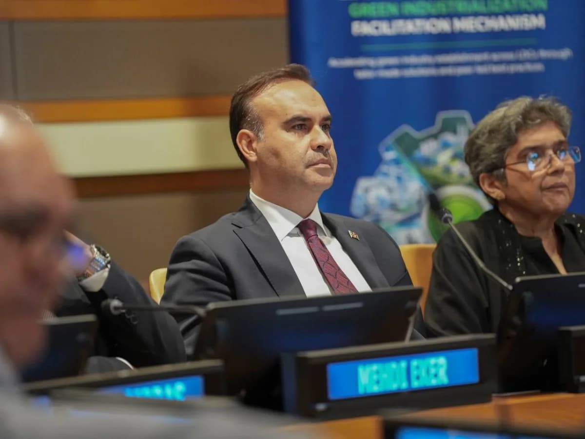 Sanayi ve Teknoloji Bakanı Mehmet Fatih Kacır, New York'ta BM Genel Merkezi'nde toplantı sırasında konuşma yaparken