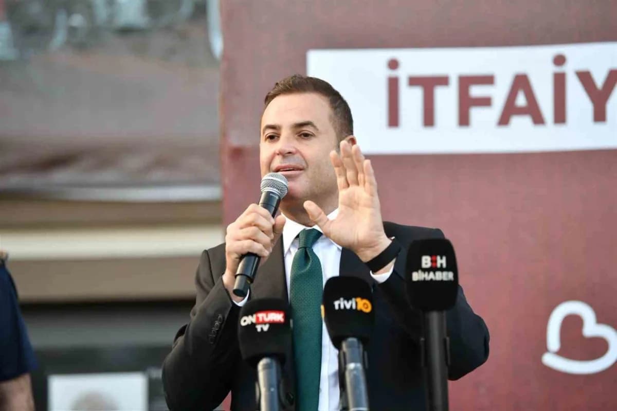 Balıkesir itfaiyesine yeni su ikmal araçlarının teslim töreninden görüntü